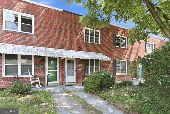 Building Photo - 627 N Alfred St
