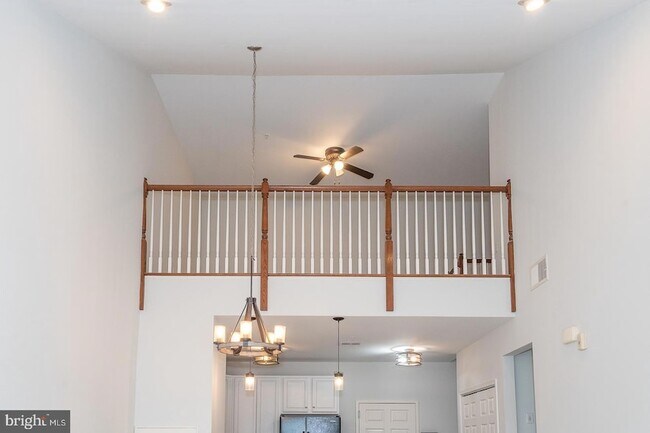 Building Photo - 300 W Elm St