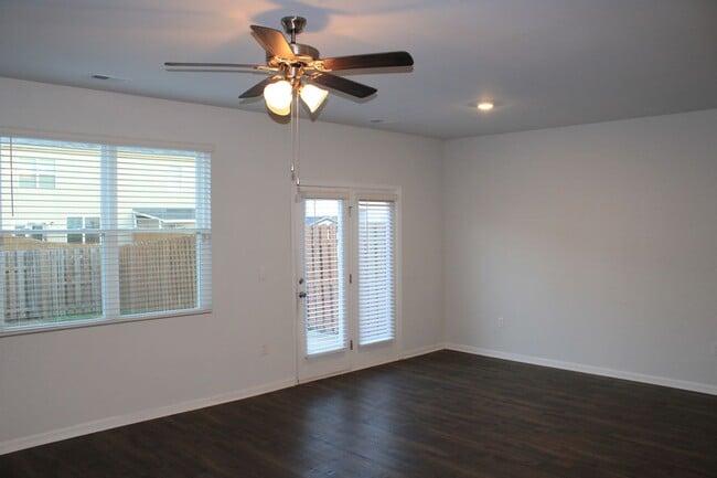 Building Photo - 3 Bedroom 2 .5 Bath Townhome Hephzibah!
