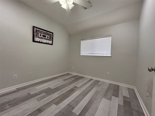 Building Photo - 21806 Silverpeak Ct