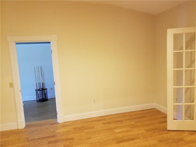 Building Photo - 16 Clearview Ave