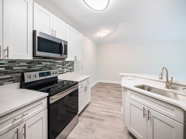 Building Photo - 6518 Swissco Drive, Unit 1234