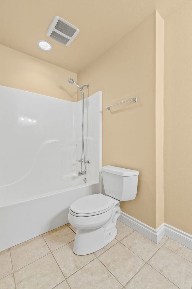 Building Photo - Quintessential West Seattle Townhome with Air Conditioning