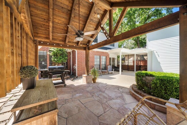 Building Photo - 13002 Golden Rainbow Dr