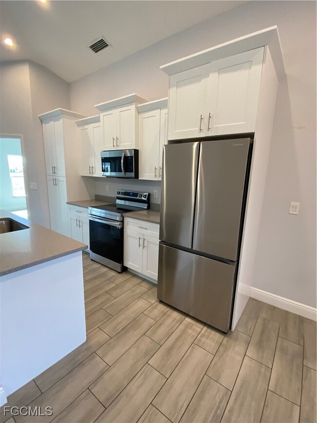 Building Photo - 2213 Hogan Dr