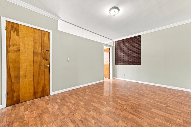 Building Photo - 129 W 28th St