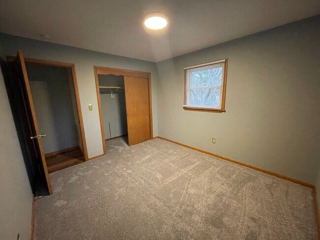 Building Photo - 1305 E Scovill St