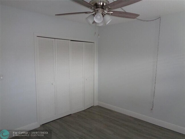 Building Photo - 4200 Crystal Lake Dr