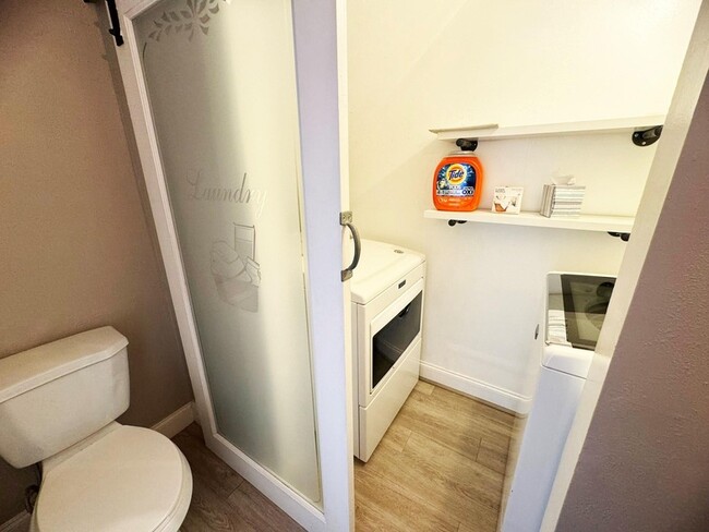 Building Photo - 321 Sandtree Dr