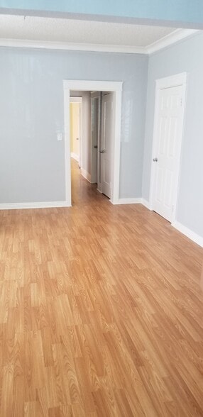 Building Photo - 801 N Ridgewood Pl