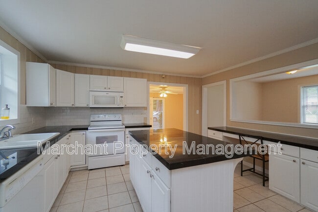 Building Photo - 120 Grove Rd