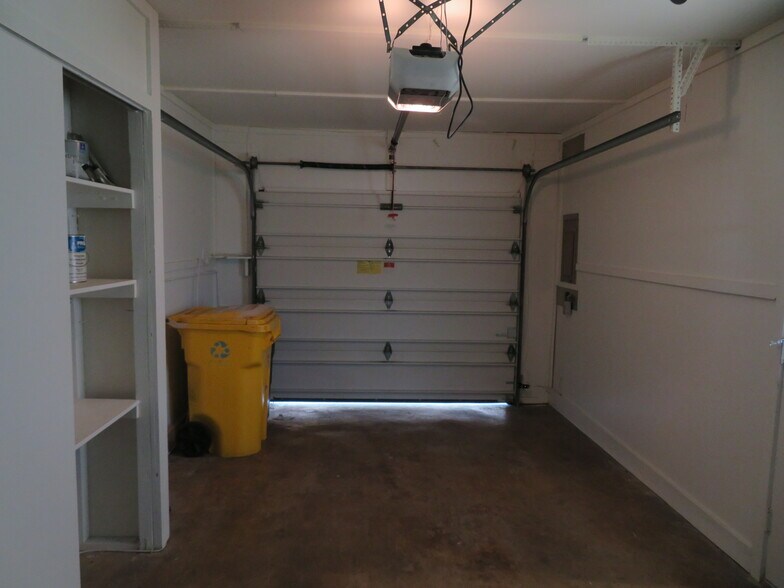 Building Photo - 7895 Pavilion Dr