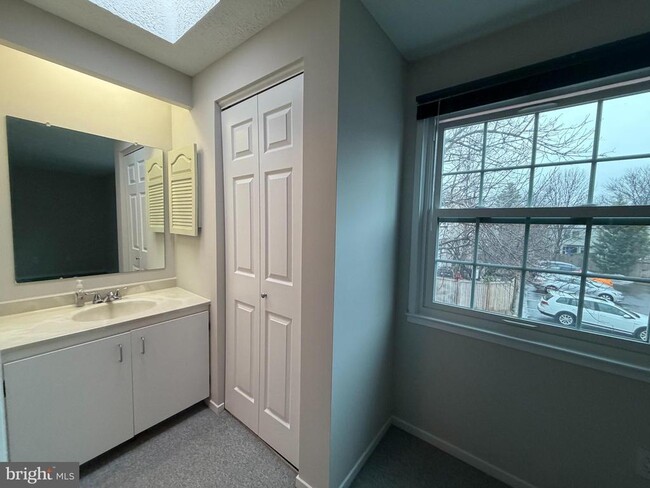 Building Photo - 327 James St