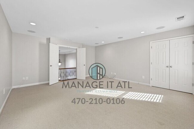 Building Photo - Fabulous 5-bedroom house with modern ameni...