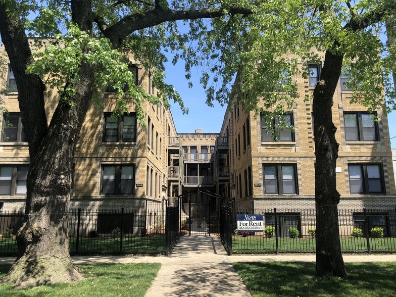 Building Photo - 4819 N Christiana Ave
