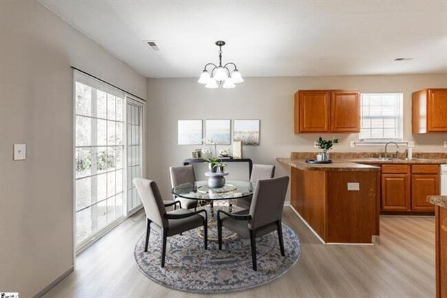 Building Photo - 3 Bed, 2 Bath Home Available in Spartanburg