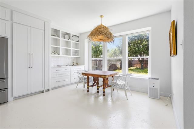 Building Photo - 16012 Alvarado Dr