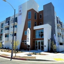 Building Photo - Metro Pointe North