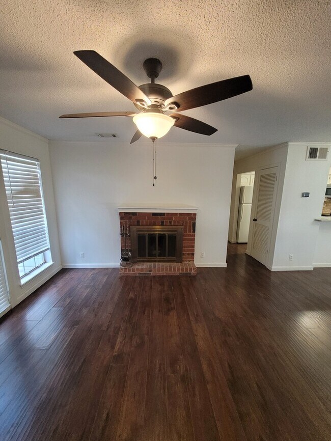 Building Photo - 1 bed 1 bath unit at Sagewood Condominums