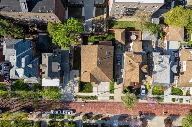 Building Photo - 13 75th St