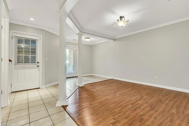 Building Photo - 3064 Igou Crossing Dr