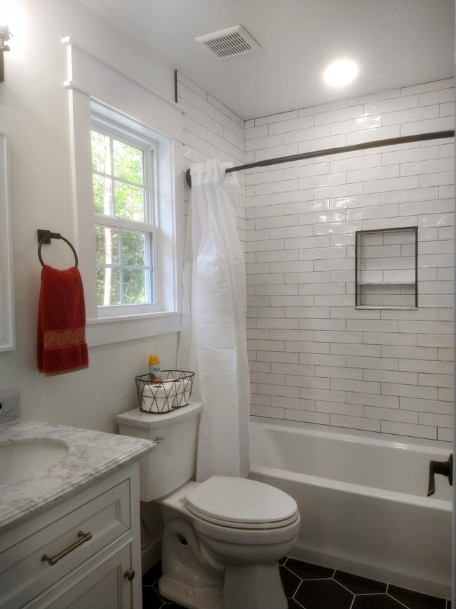 Building Photo - 63 Redwood Ln