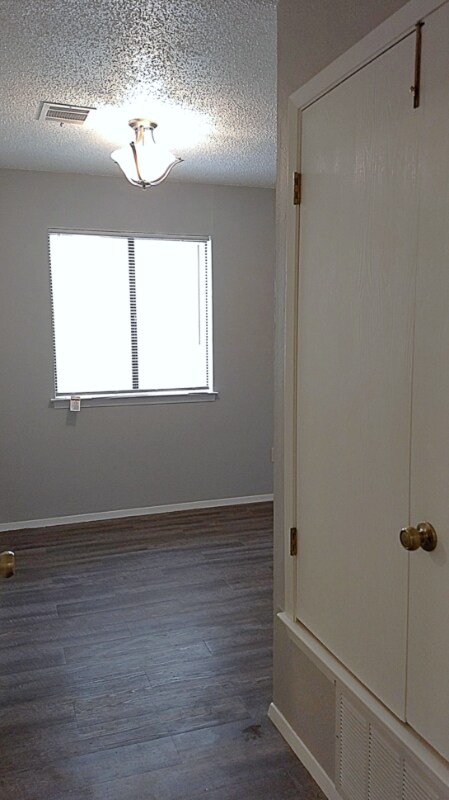 Building Photo - 1620 W Braker Ln