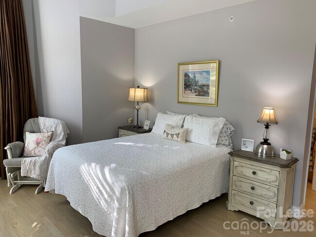 Building Photo - 9033 Rosalyn Glen Rd