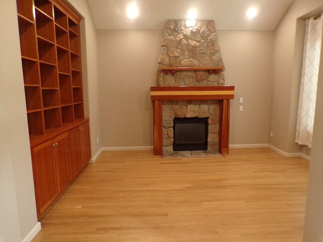 Building Photo - 10630 SW Kable St