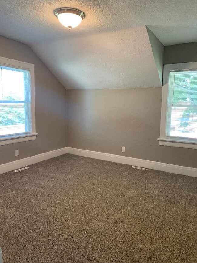 Building Photo - 1502 Sugar Grove Ave