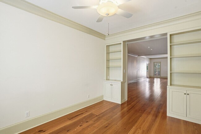 Building Photo - 3 BED | 4 BATH | TWO CAR GARAGE | HISTORIC DISTRICT TOWNHOME