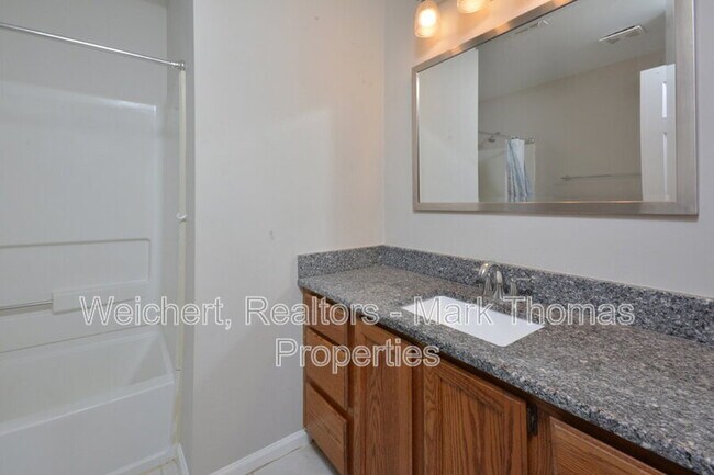 Building Photo - 104 Gatehouse Ln