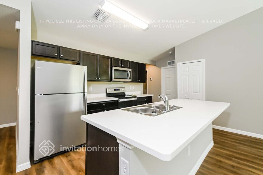 Building Photo - 384 Dewhurst St