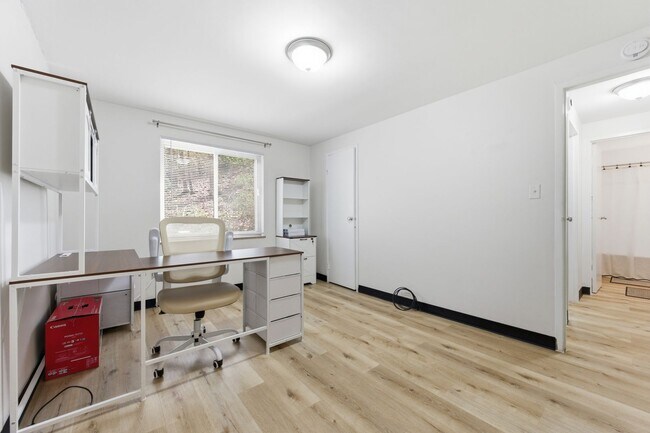 Building Photo - 298 Lumar Dr