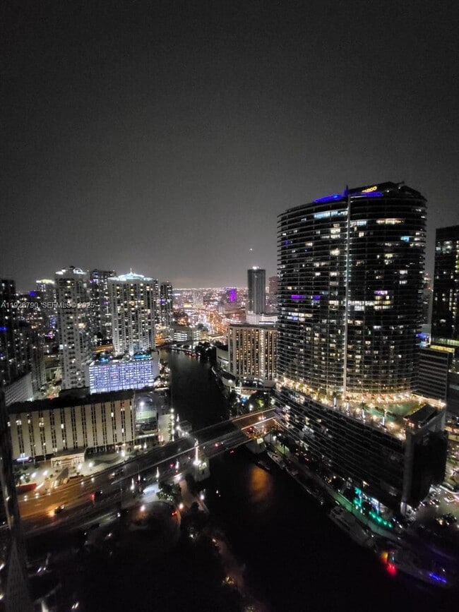 Building Photo - 465 Brickell Ave