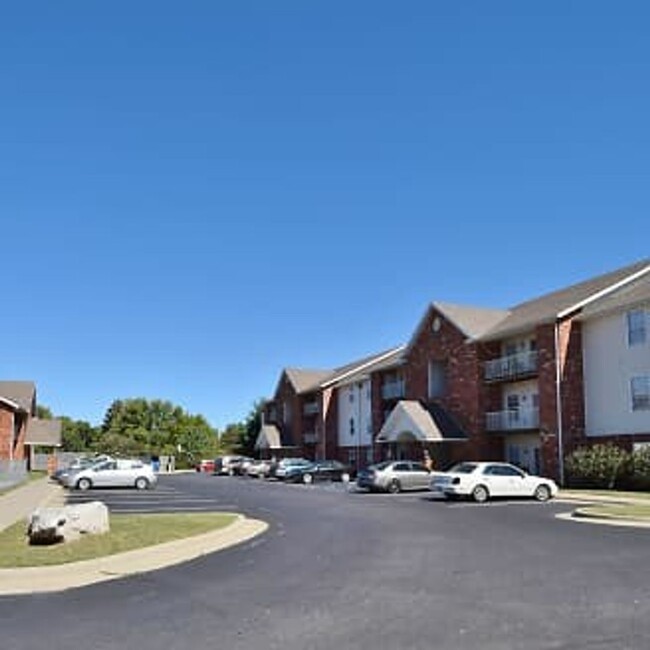 Building Photo - 2 bedroom 2 bath apartment at Parkwood Apt...