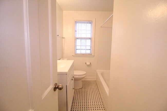 Building Photo - October FREE On This Fully Renovated 1 Bed...