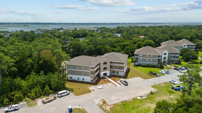 Building Photo - 400 Lighthouse Ln