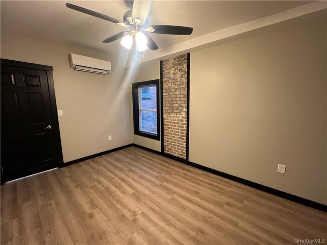 Building Photo - 30 Henry St