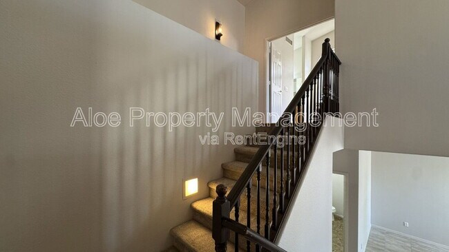 Building Photo - 491 W Ebony Way