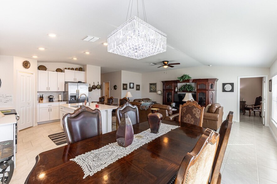 Building Photo - Move-In Ready 4-Bedroom Home with Modern Furnishings in Rotonda West