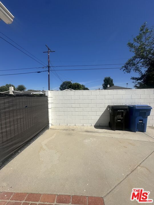 Building Photo - 7359 Amestoy Ave