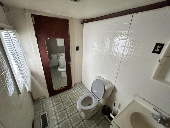 Building Photo - 615 E Water St