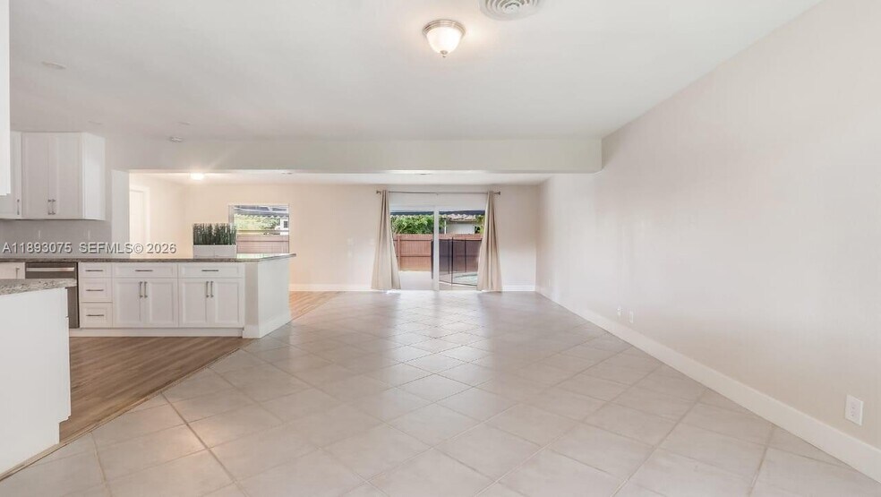 Building Photo - 740 Beachwood Ln