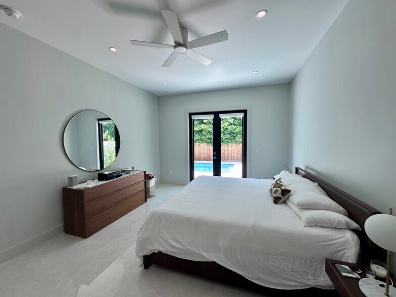 Building Photo - 8410 SW 65th Ave