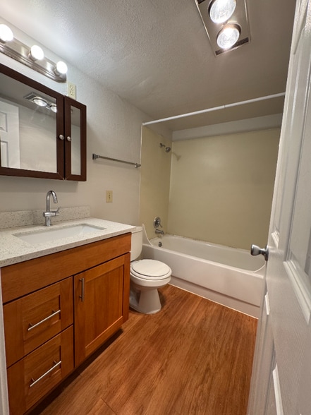 Building Photo - 308 Summit Ave N