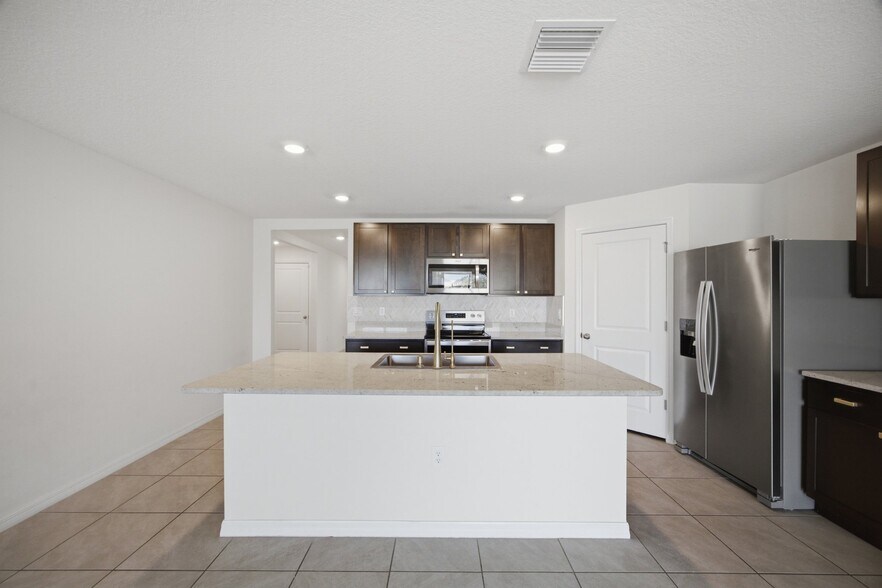Building Photo - 2812 Gumbo Limbo Dr