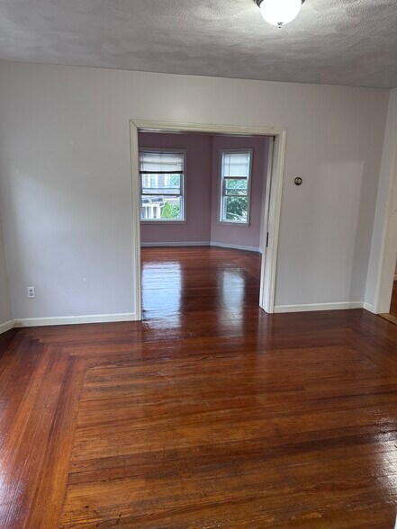 Building Photo - 219 Brown St