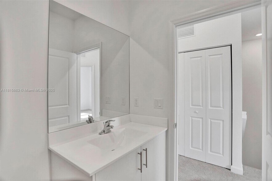 Building Photo - 252 SW 159th Ter