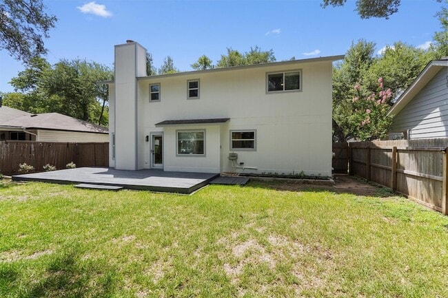 Building Photo - 9730 Anderson Village Dr